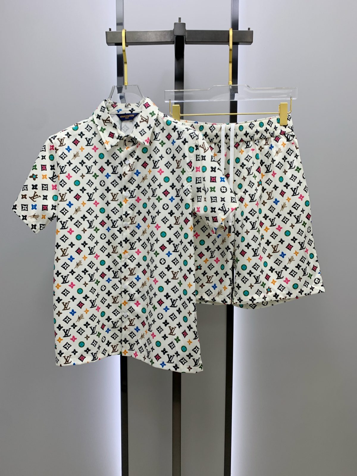 Louis Vuitton Sommeranzug Size M-XXL - Image 1