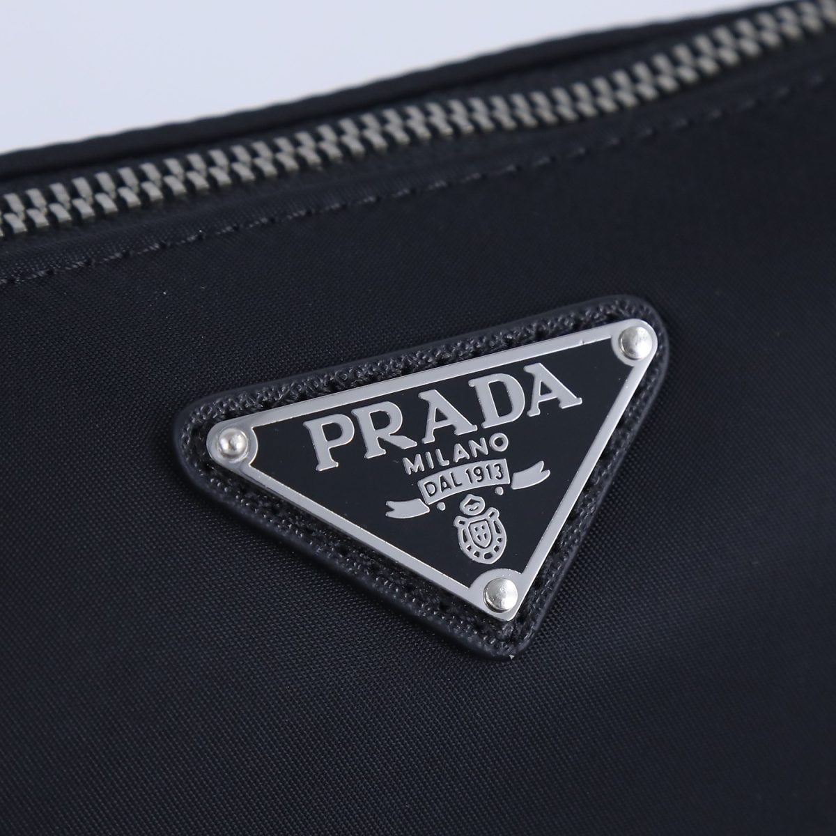 Prada 2VH113 Re-Nylon and Saffiano Leather Shoulder Bags Size 24*18.5*6cm - Image 6