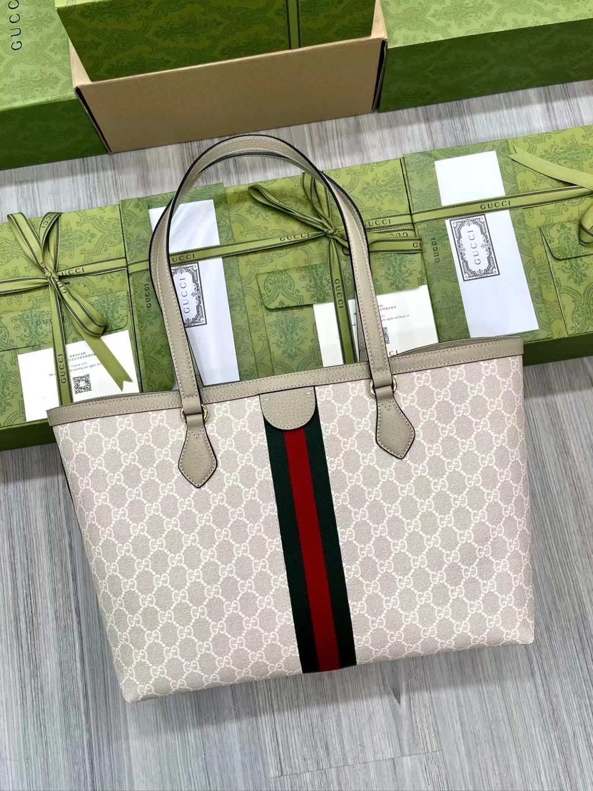 Gucci GG Supreme Shopping Bags Size 38*28*14cm - Image 3