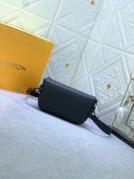 Louis Vuitton M83563 Pilot Shoulder Bags Size 20*12*5cm - Image 3