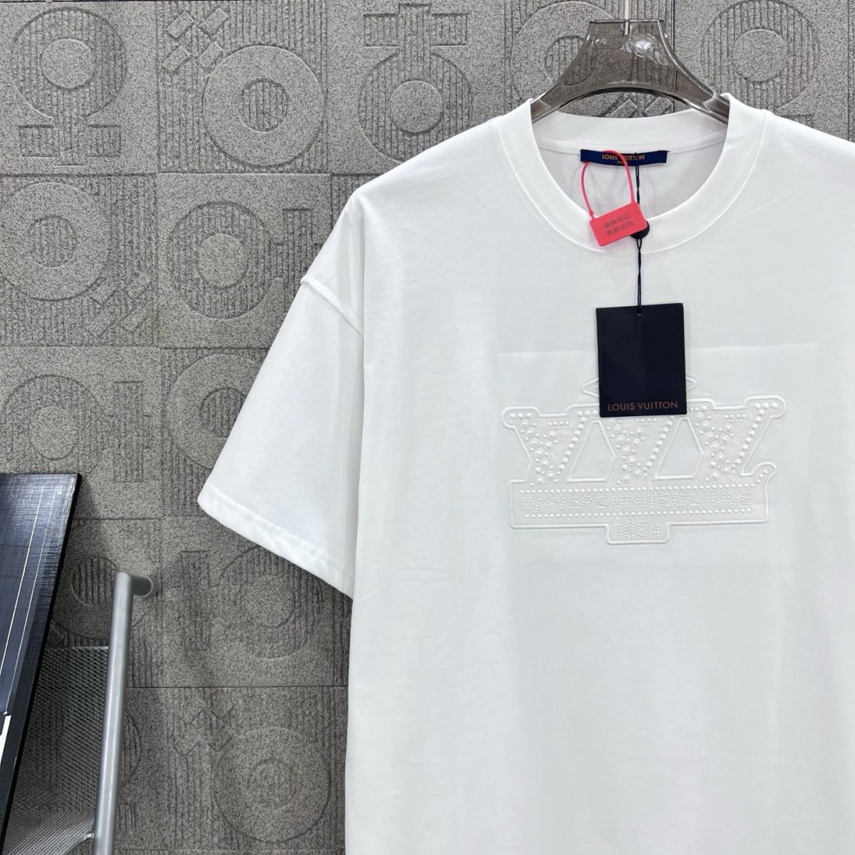 Louis Vuitton T Shirt  Embroider Logo Size XS-L - Image 4