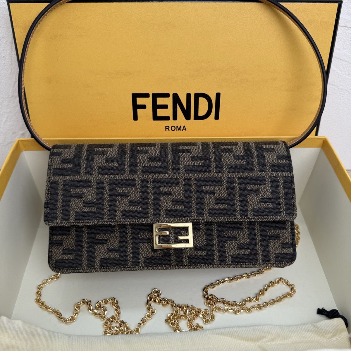 Fendi Shoulder Bags Size 21*11*5cm - Image 1