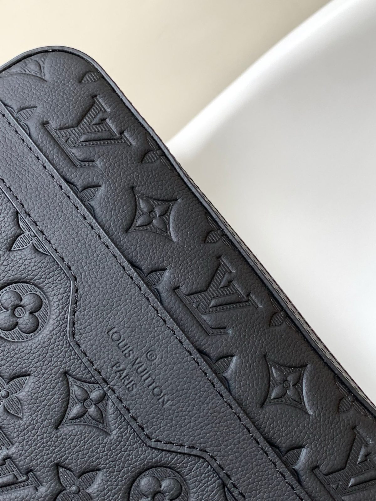 Louis Vuitton M46602 Men Shoulder Bags Size 25*18.5*7cm - Image 5
