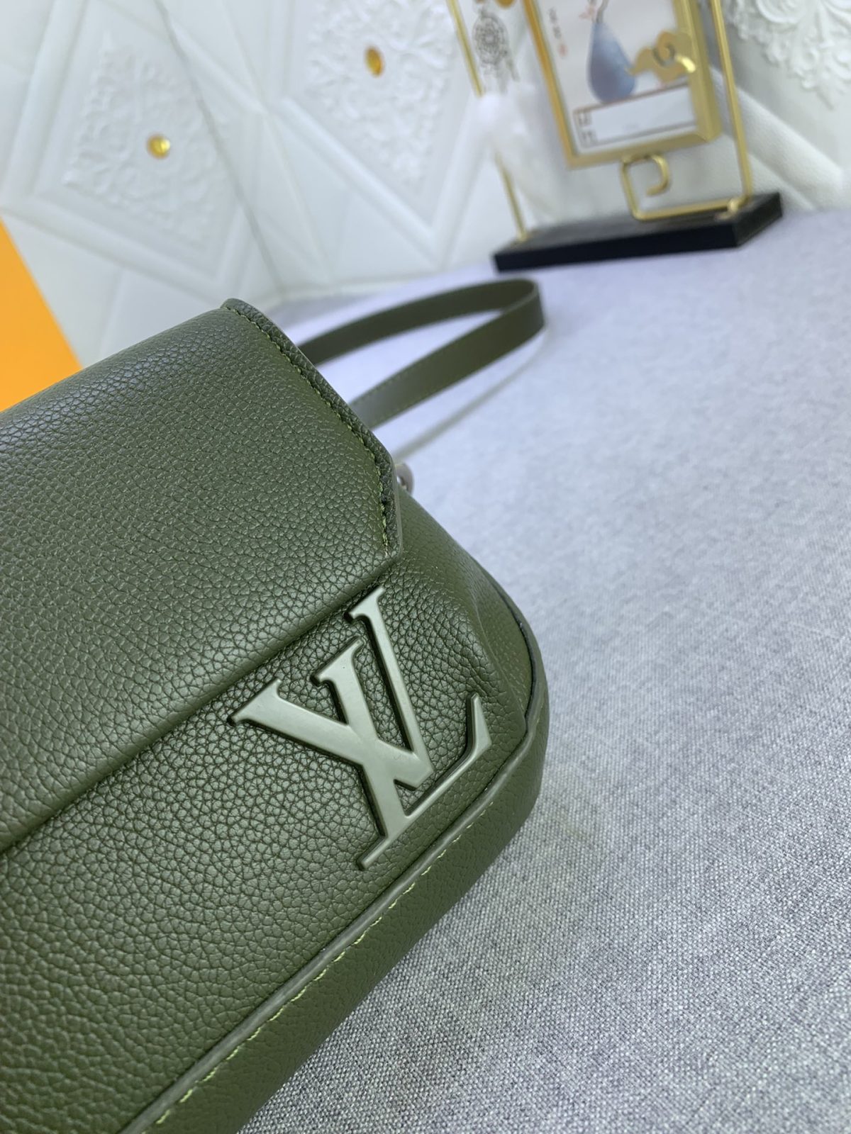 Louis Vuitton M83560 Pilot Shoulder Bags Size 20*12*5cm - Image 5