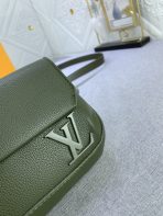 Louis Vuitton M83560 Pilot Shoulder Bags Size 20*12*5cm - Image 5