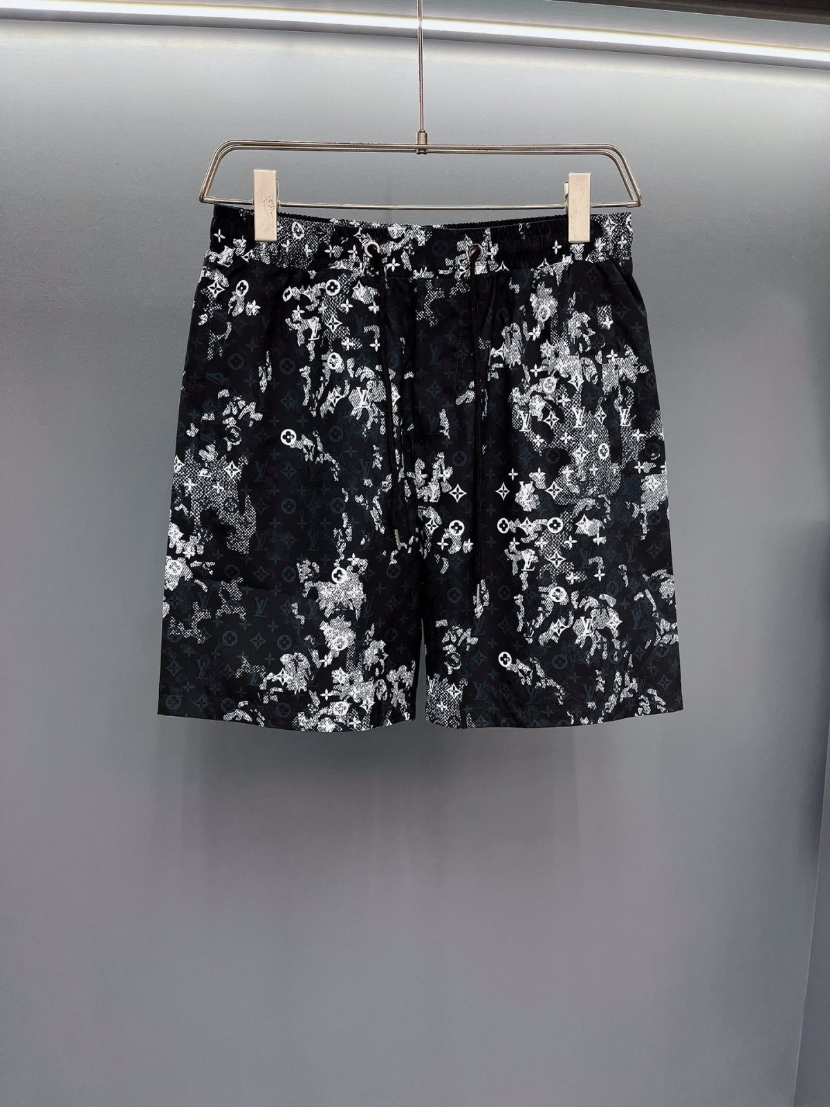 Louis Vuitton Beach Pants Size M-XXXL - Image 1