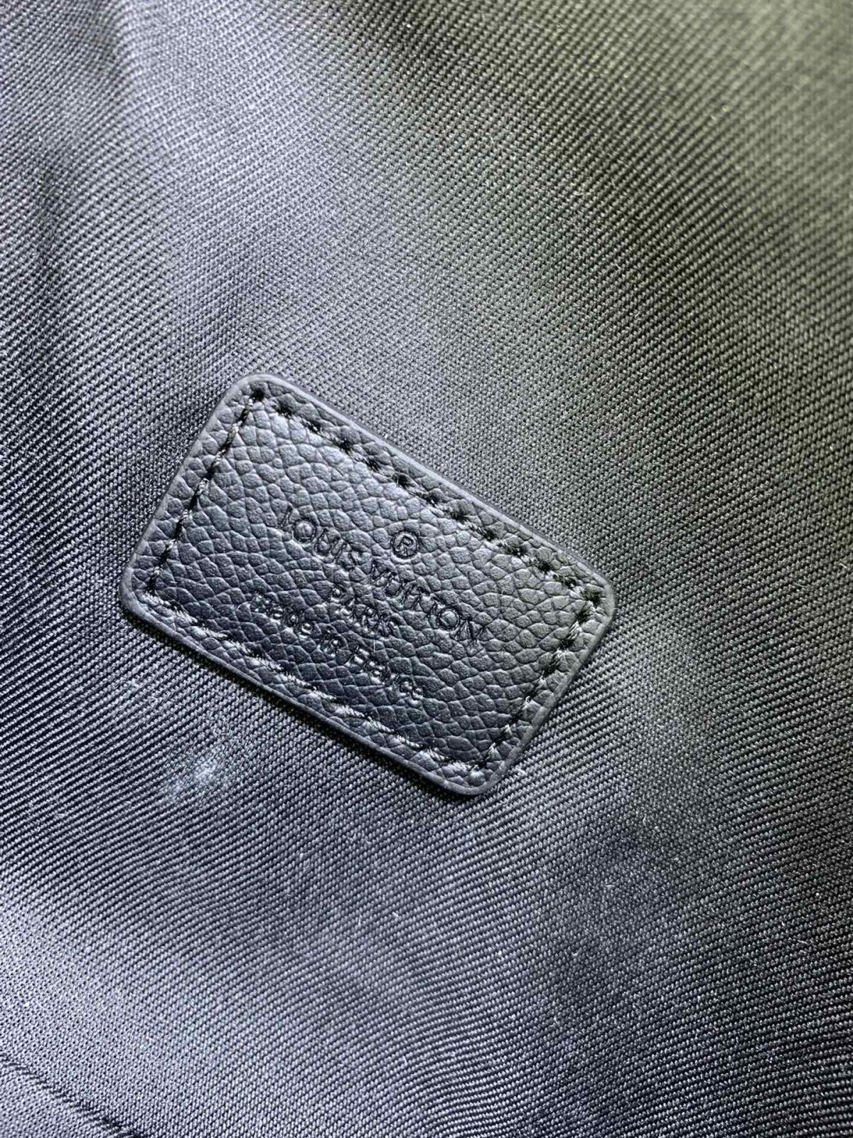 Louis Vuitton M83563 Pilot Shoulder Bags Size 20*12*5cm - Image 8