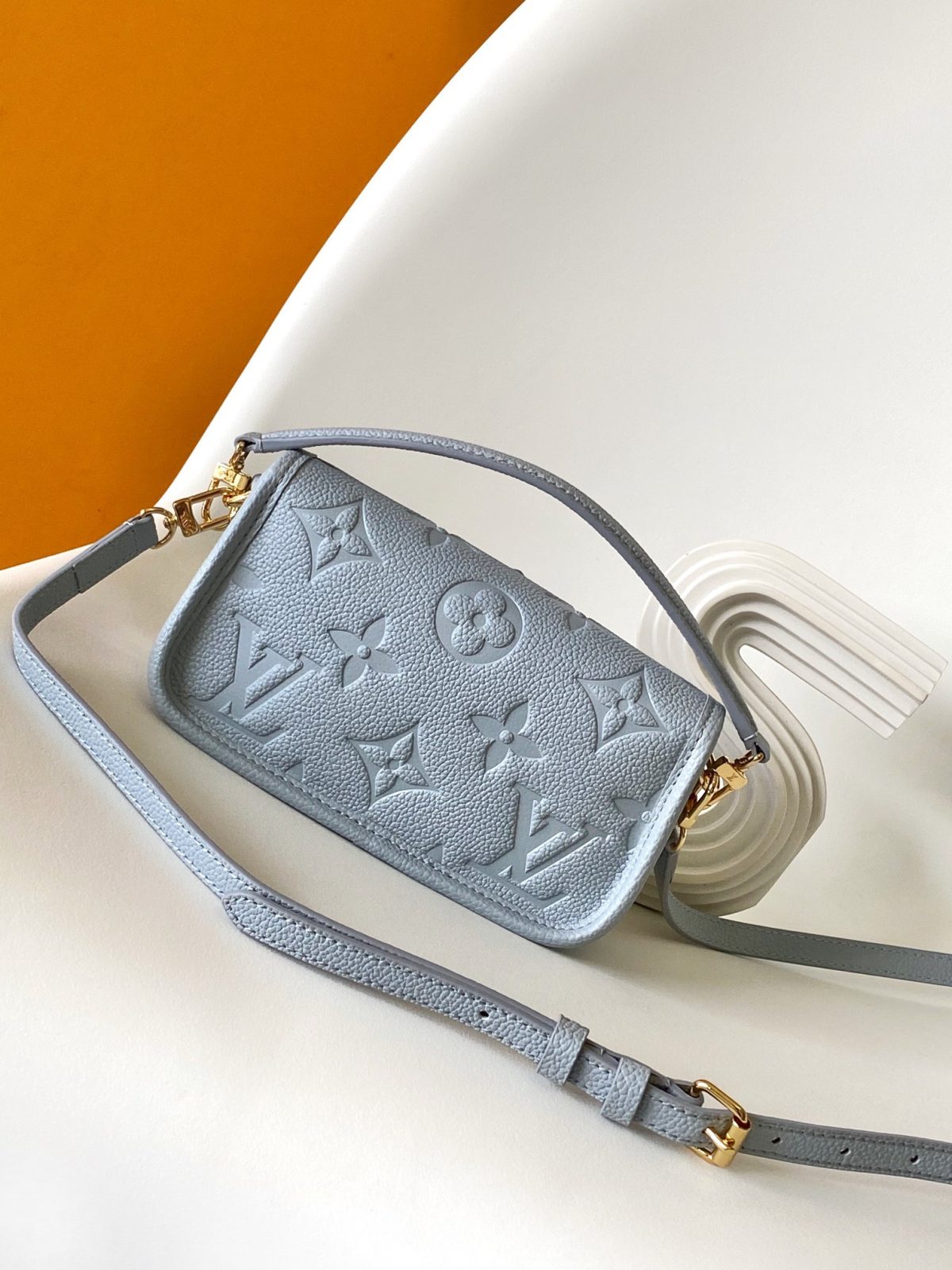 Louis Vuitton M83592 Nano Diane Women Shoulder Bags Size 19*10.5*6cm - Image 2