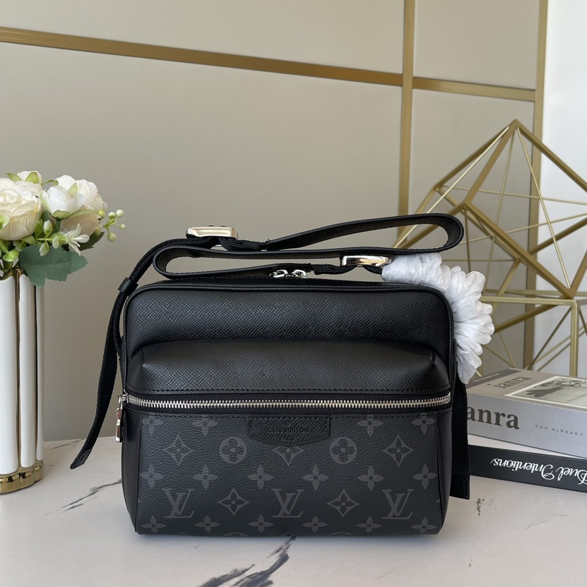 Louis Vuitton M30233 Outdoor Messenger Men Bags Size 29.5*20*10.5cm - Image 3