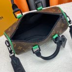 Louis Vuitton Keepall Bandoulière 25 Bags for Men - Image 8