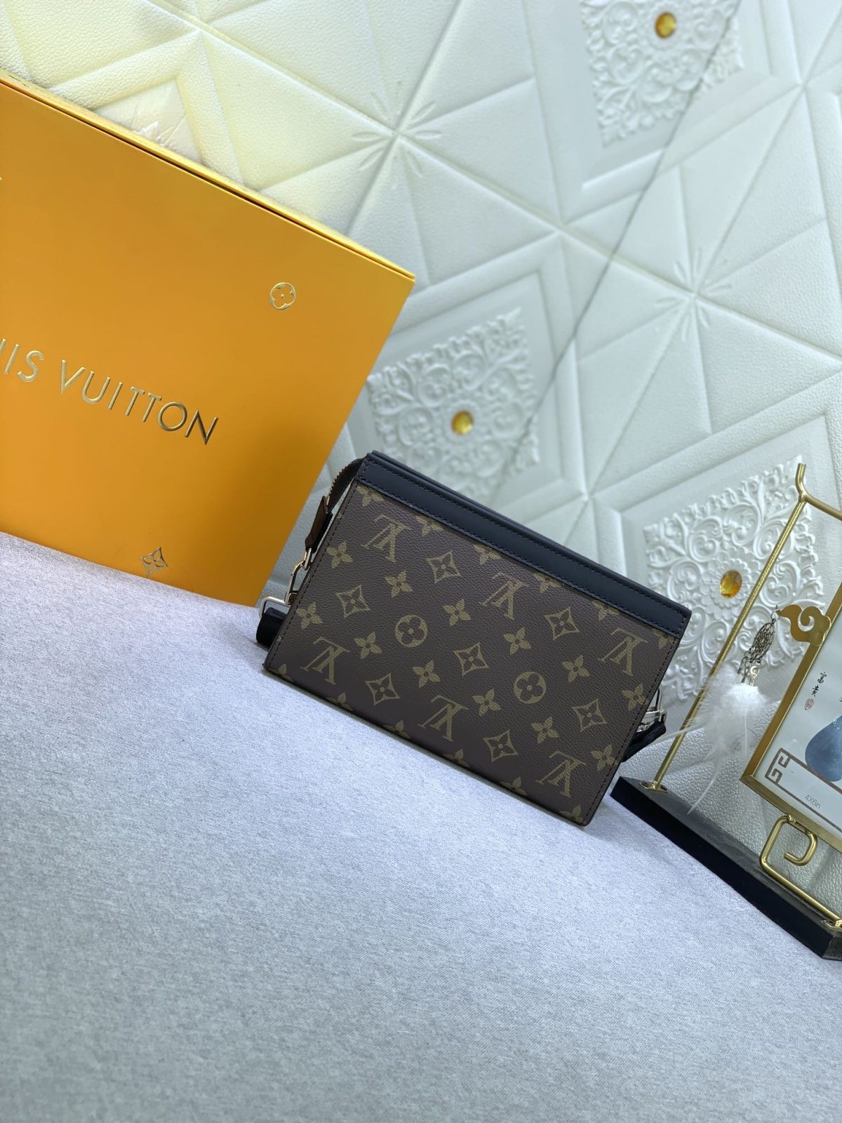 Louis Vuitton M81124 Alpha Wearable Shoulder Bags Size 18*11*6cm - Image 3