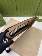 Gucci GG Supreme Unisex Clutch Bags 30*21cm - Image 9