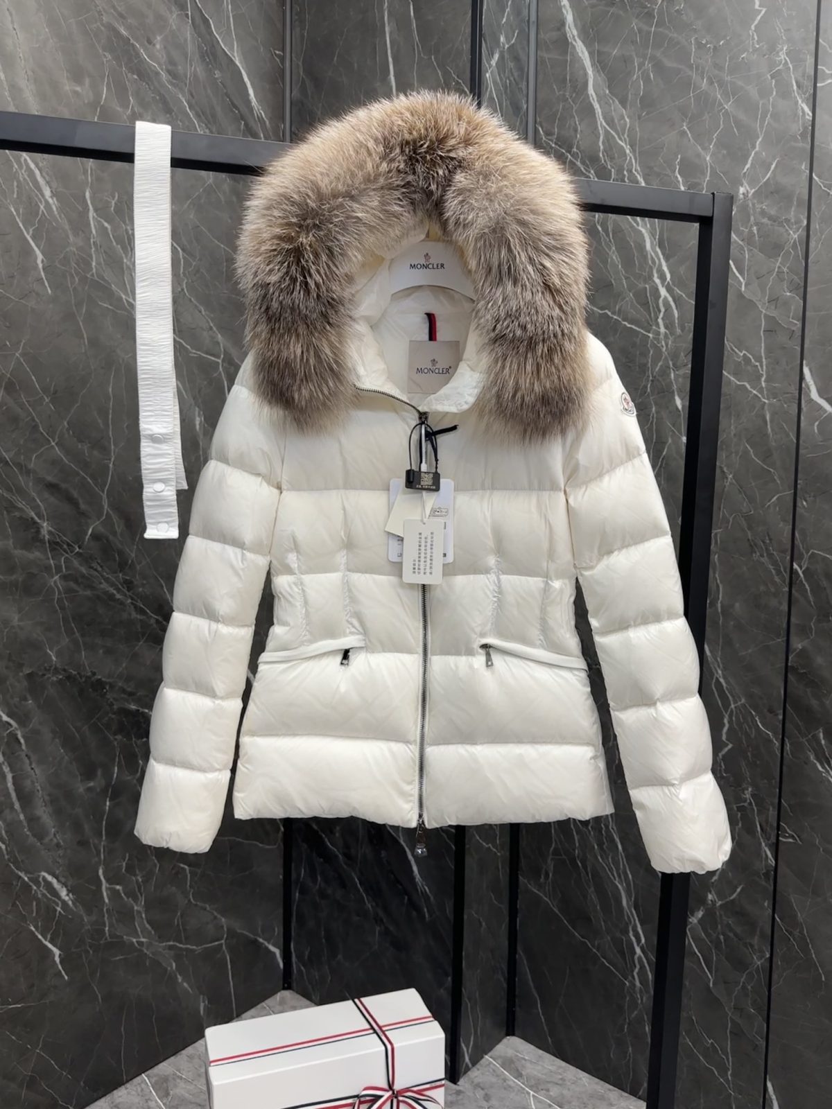 Moncler Boed Women Down Jacket Size S-XL - Image 3