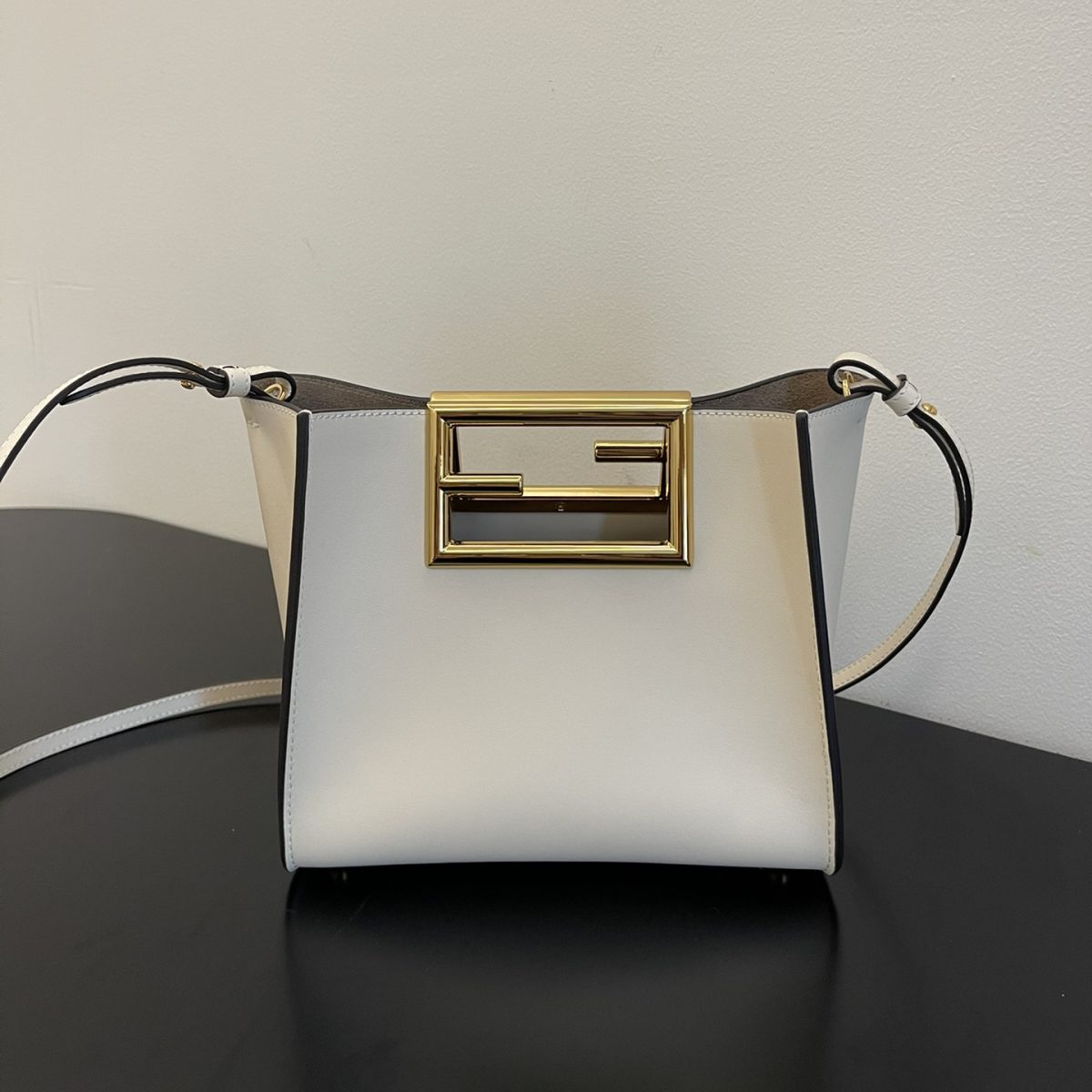 Fendi New Shoulder Bags 20*17*9cm - Image 1