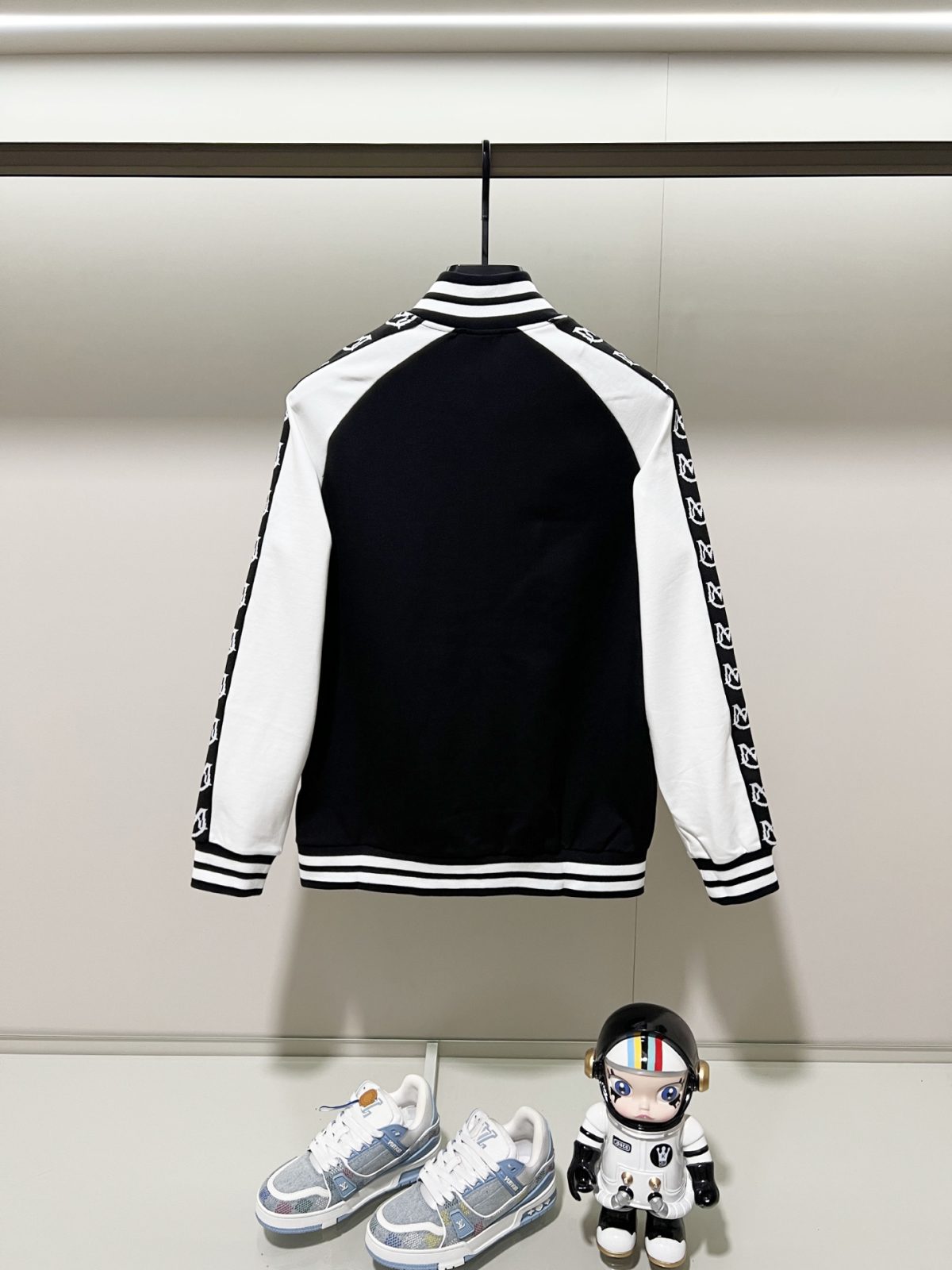 Moncler Unisex Jacket Size S-XXL - Image 6