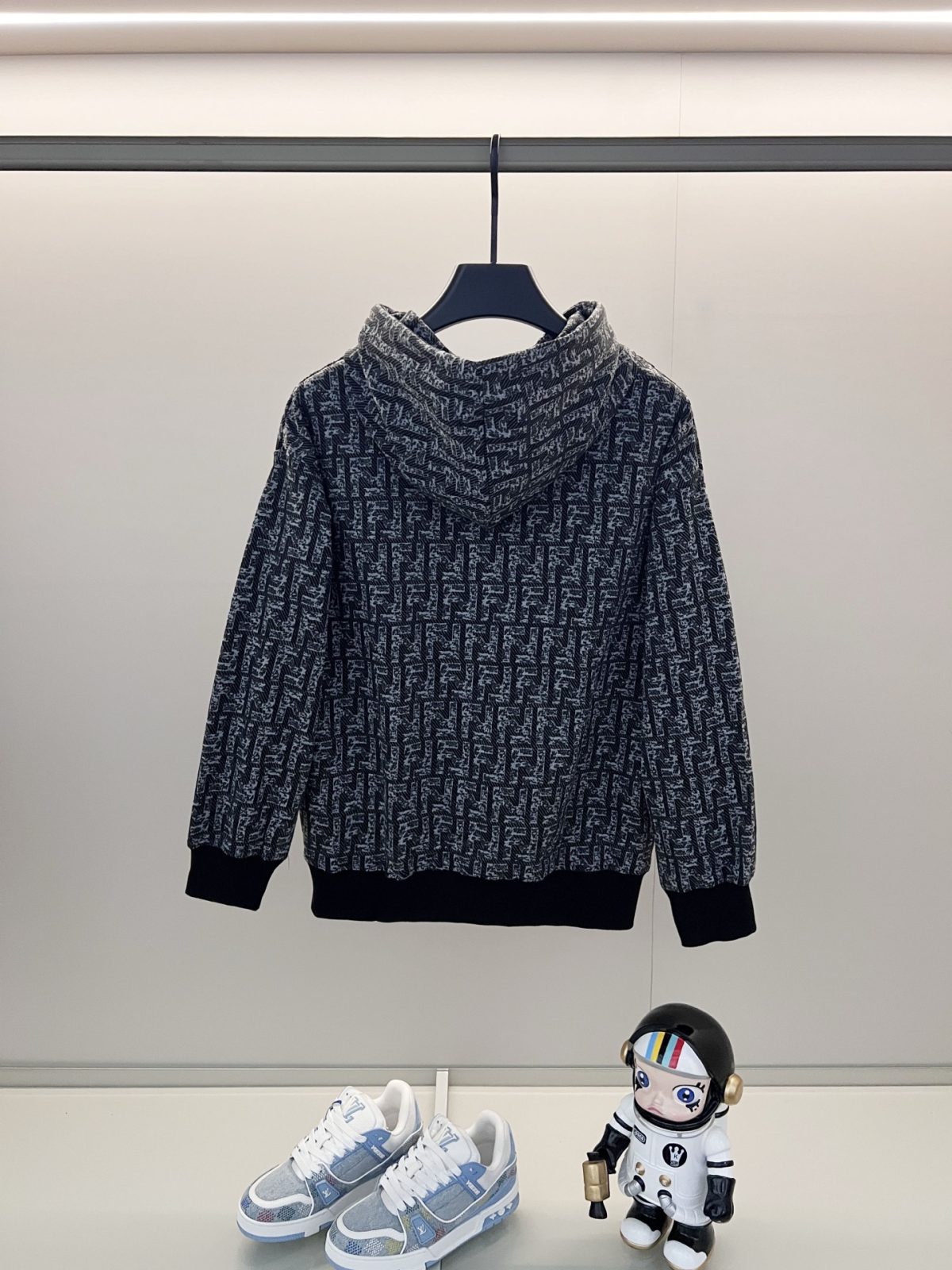 Fendi Unisex Sweatshirt Size S-XL - Image 8