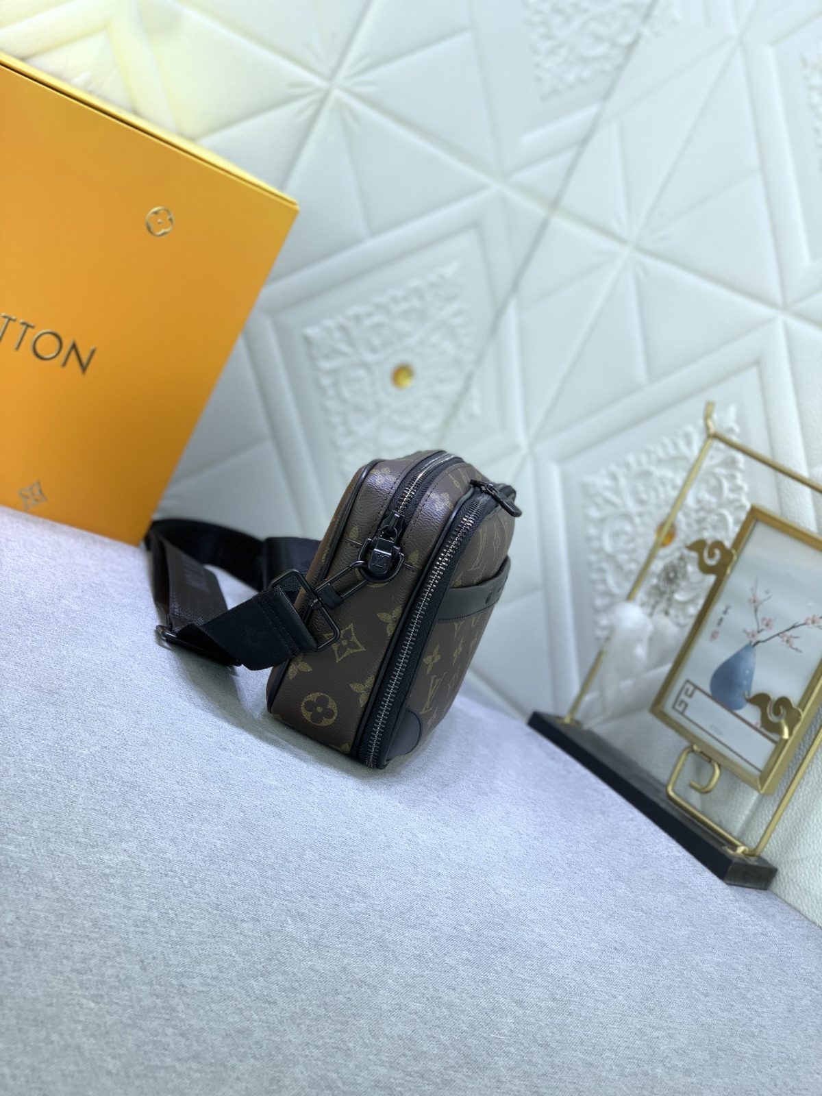 Louis Vuitton M82542 Alpha Shoulder Bags Size 11*18*6cm - Image 5