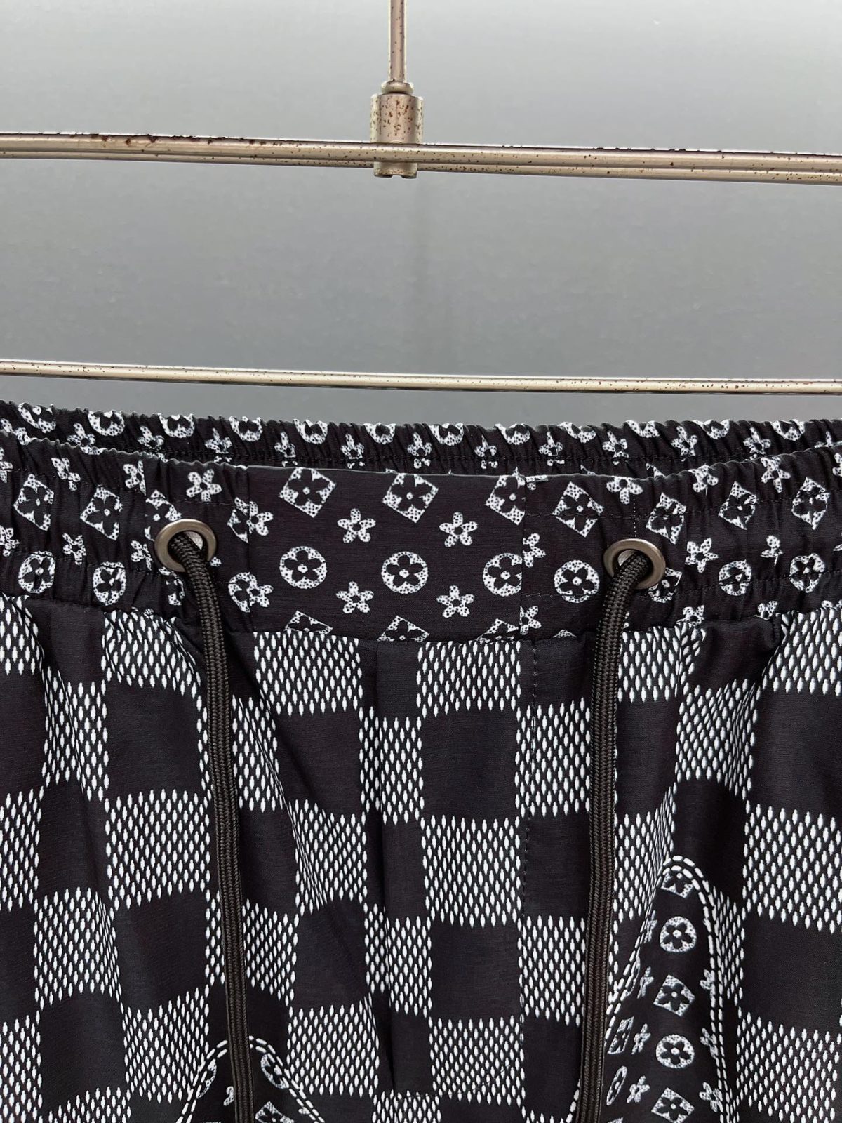 Louis Vuitton Beach Pants Size M-XXXL - Image 3