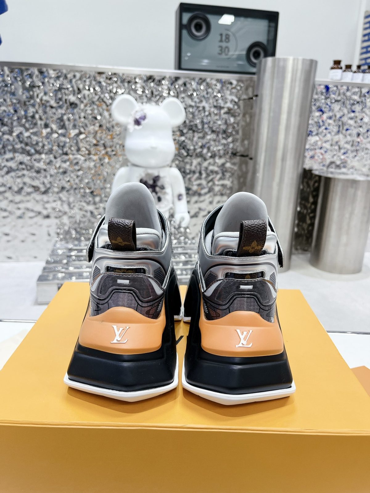 Louis Vuitton Cruise23 Archlight 2.0 Sneaker Size 36-41 - Image 8
