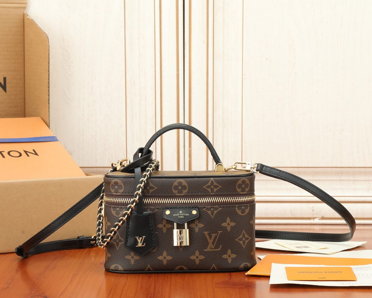 Louis Vuitton M47125 Vanity Chain Pouch Shoulder Bags Size 19*11*6cm - Image 2