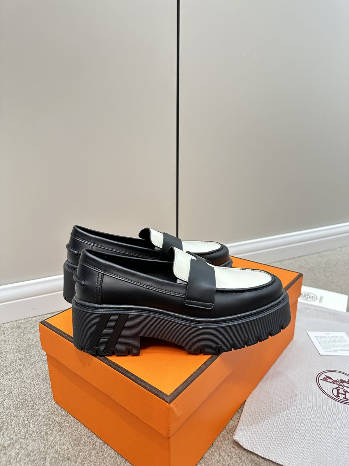 Hermes Women Loafers Size 36-40 - Image 3