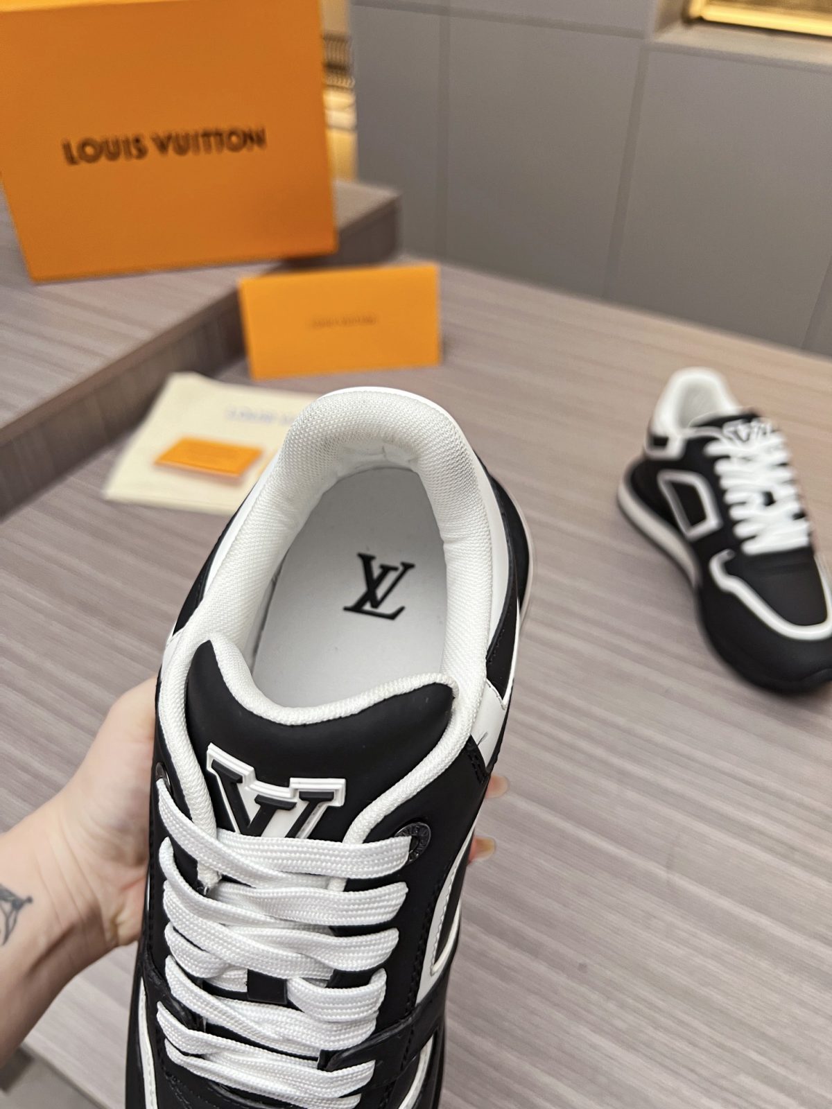 Louis Vuitton 2024ss Runaway Sneaker Size 40-46 - Image 9