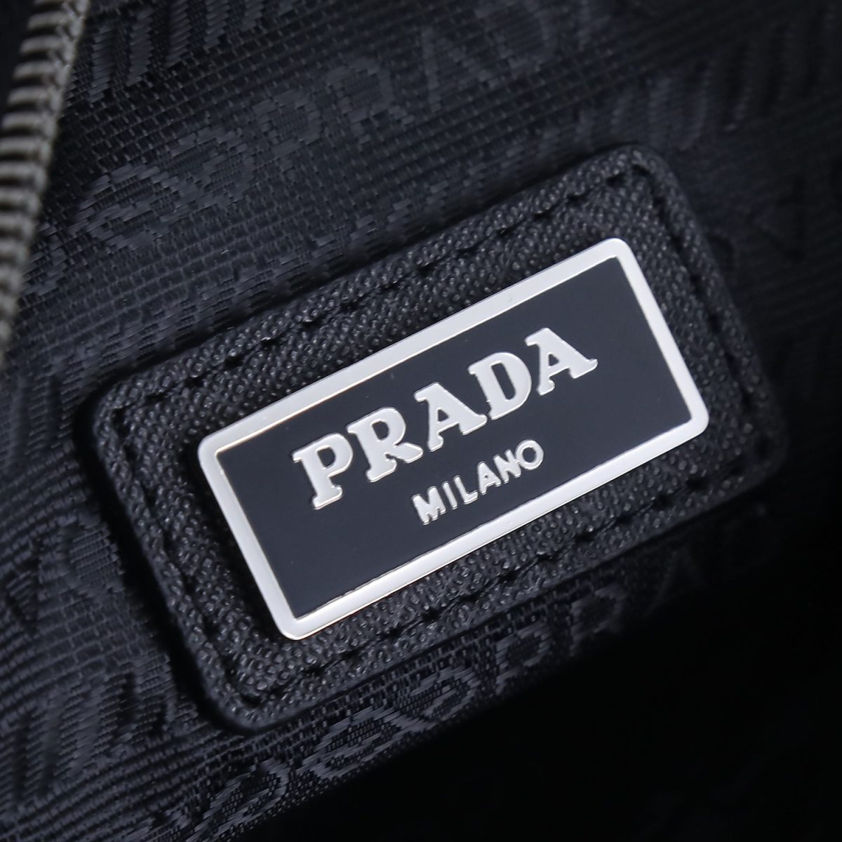 Prada 2VH113 Re-Nylon and Saffiano Leather Shoulder Bags Size 24*18.5*6cm - Image 9