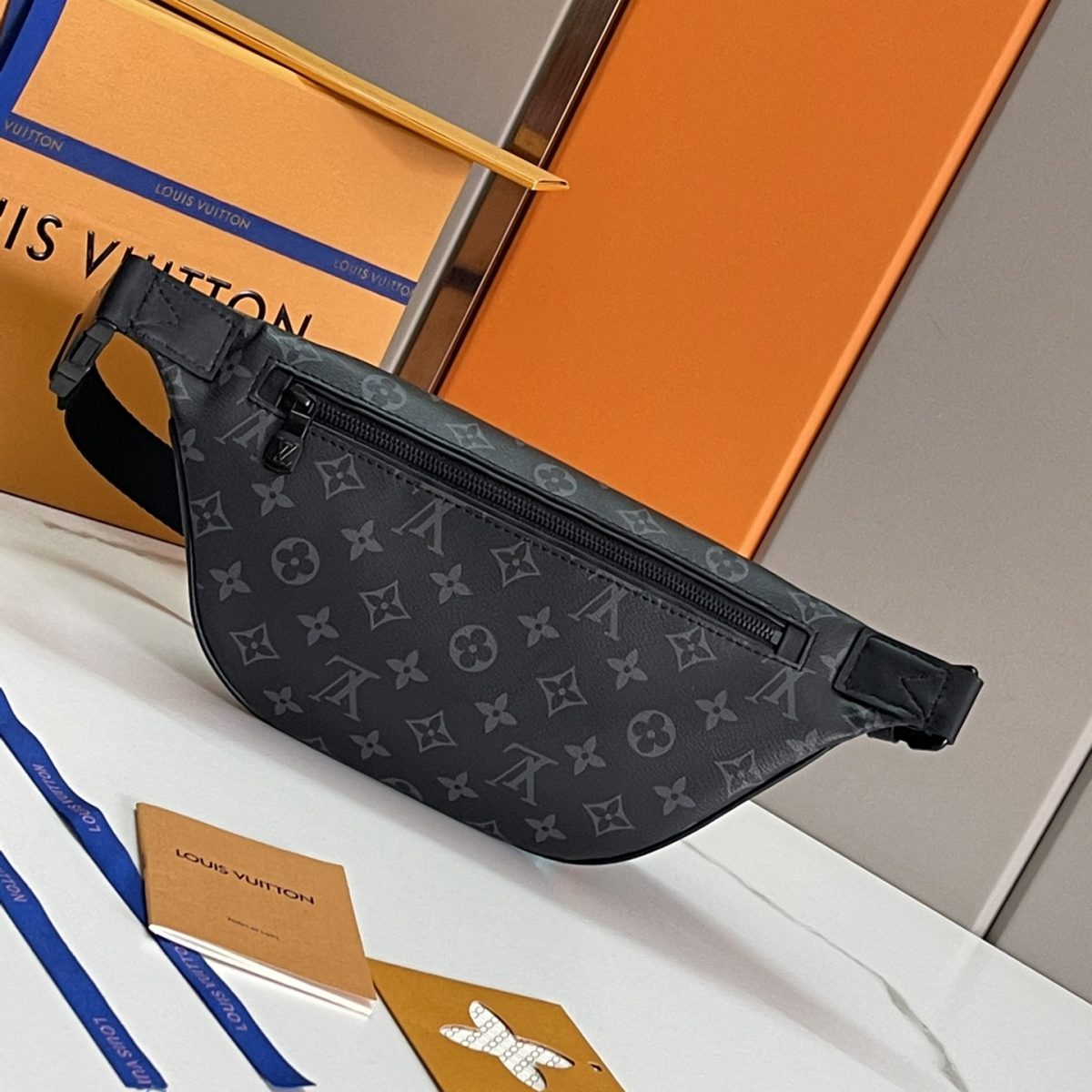 Louis Vuitton M46035 Discovery BumbagMen Bags Size 44*15*9cm - Image 4