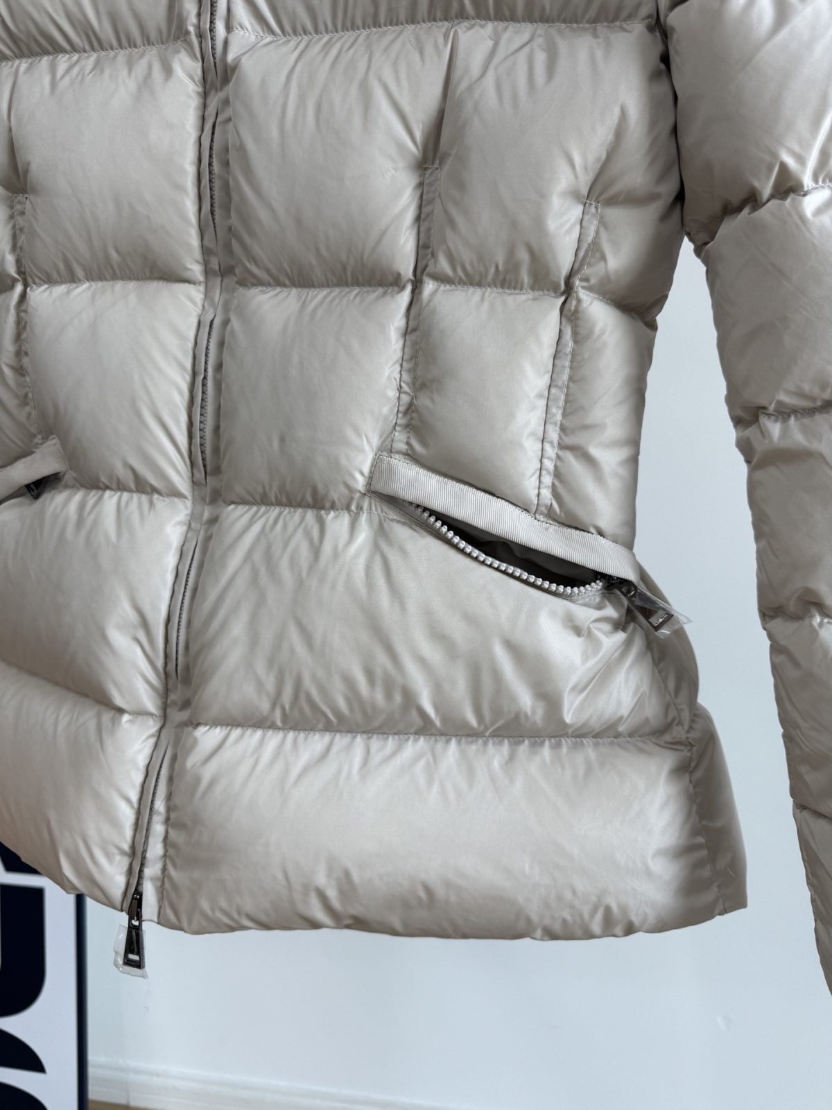 Moncler Avoce Women Down Jacket Size S-XL - Image 7