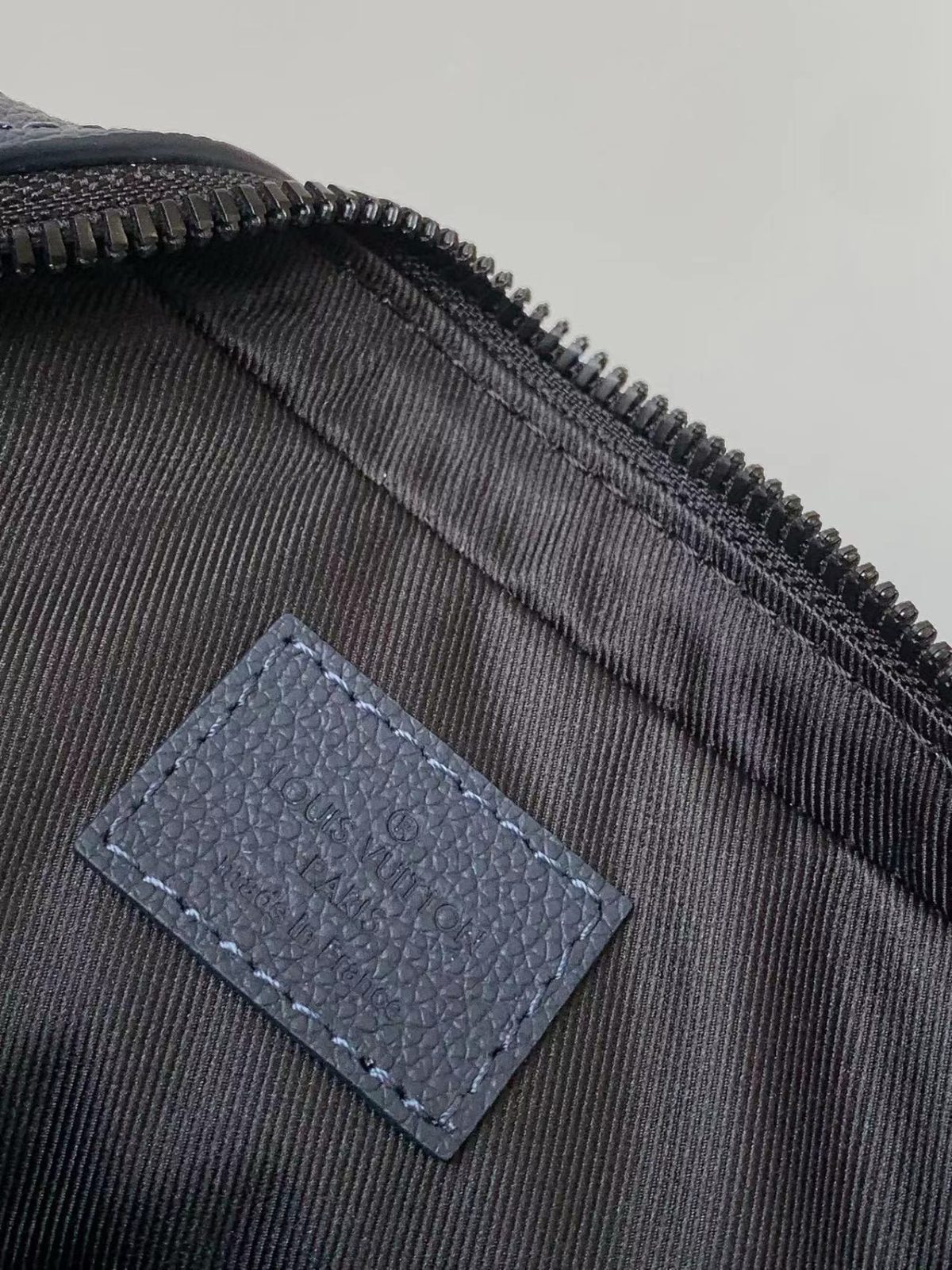 Louis Vuitton M46604 Men Shoulder Bags Size 25*18.5*7cm - Image 9