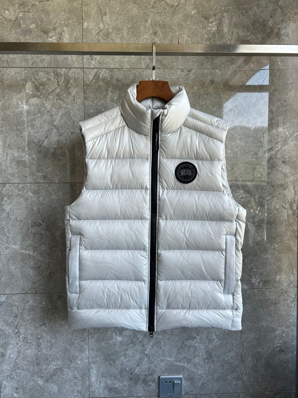 Canada Goose E2229 Crofton Vest-WD Men Winter Vest Size S-XXL - Image 1