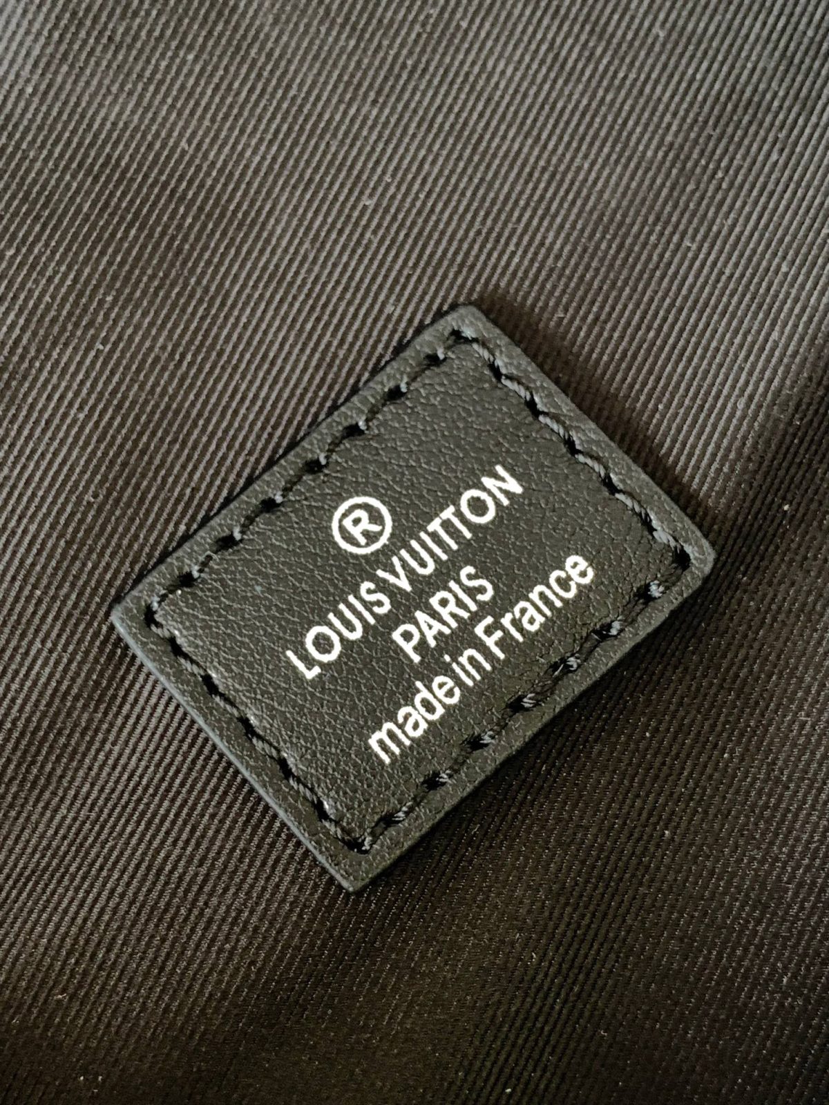 Louis Vuitton N40298 Discovery Graphite Men Bags Size 26*13*7cm - Image 9