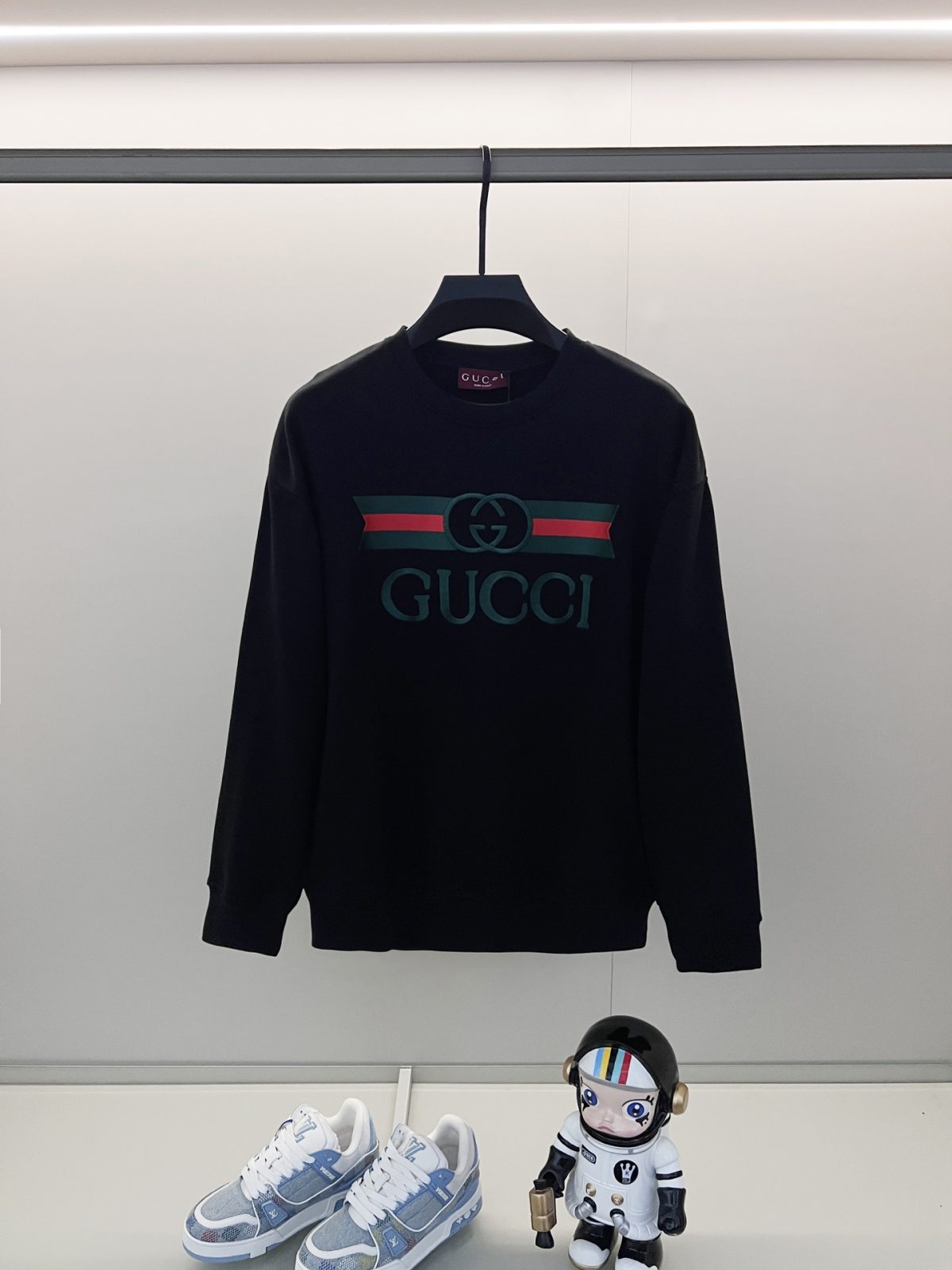 Gucci Unisex Sweatshirt Size S-XL - Image 1