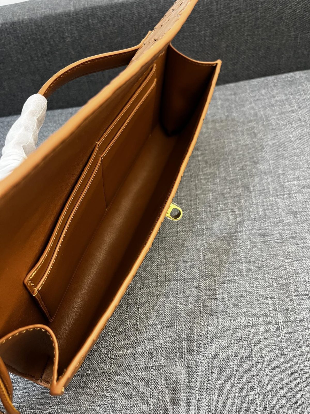 Bottega Veneta Andiamo Clutch 30*13*4cm - Image 7