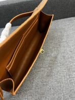 Bottega Veneta Andiamo Clutch 30*13*4cm - Image 7