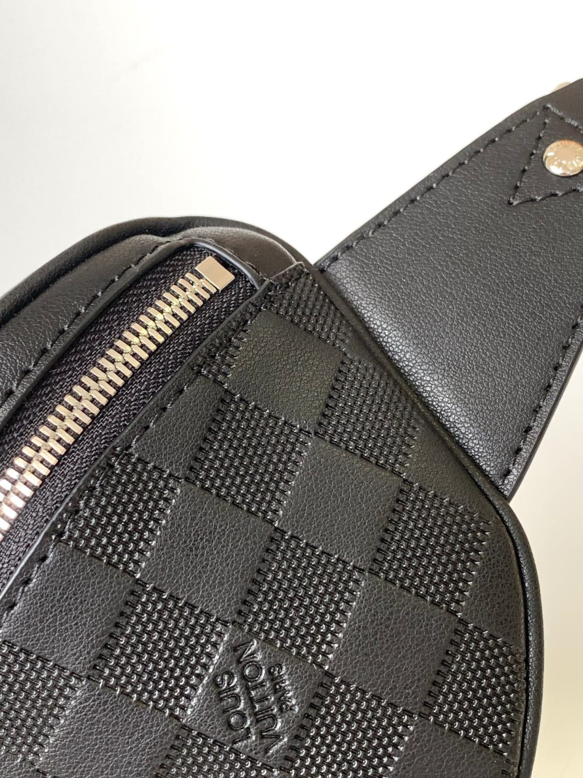 Louis Vuitton N40298 Discovery Graphite Men Bags Size 26*13*7cm - Image 4