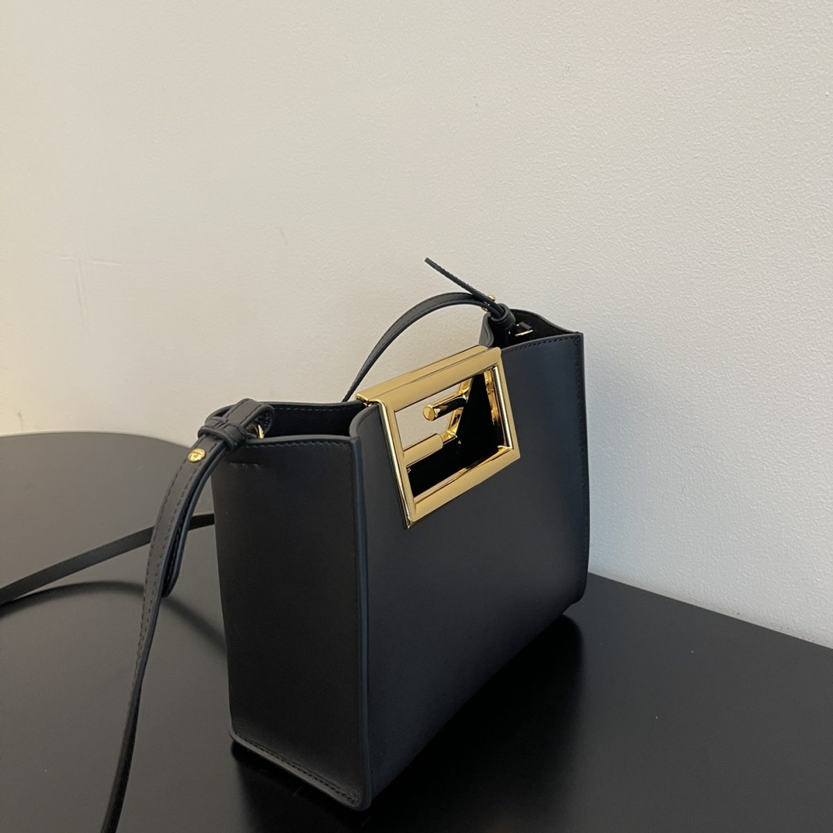 Fendi New Shoulder Bags 20*17*9cm - Image 2