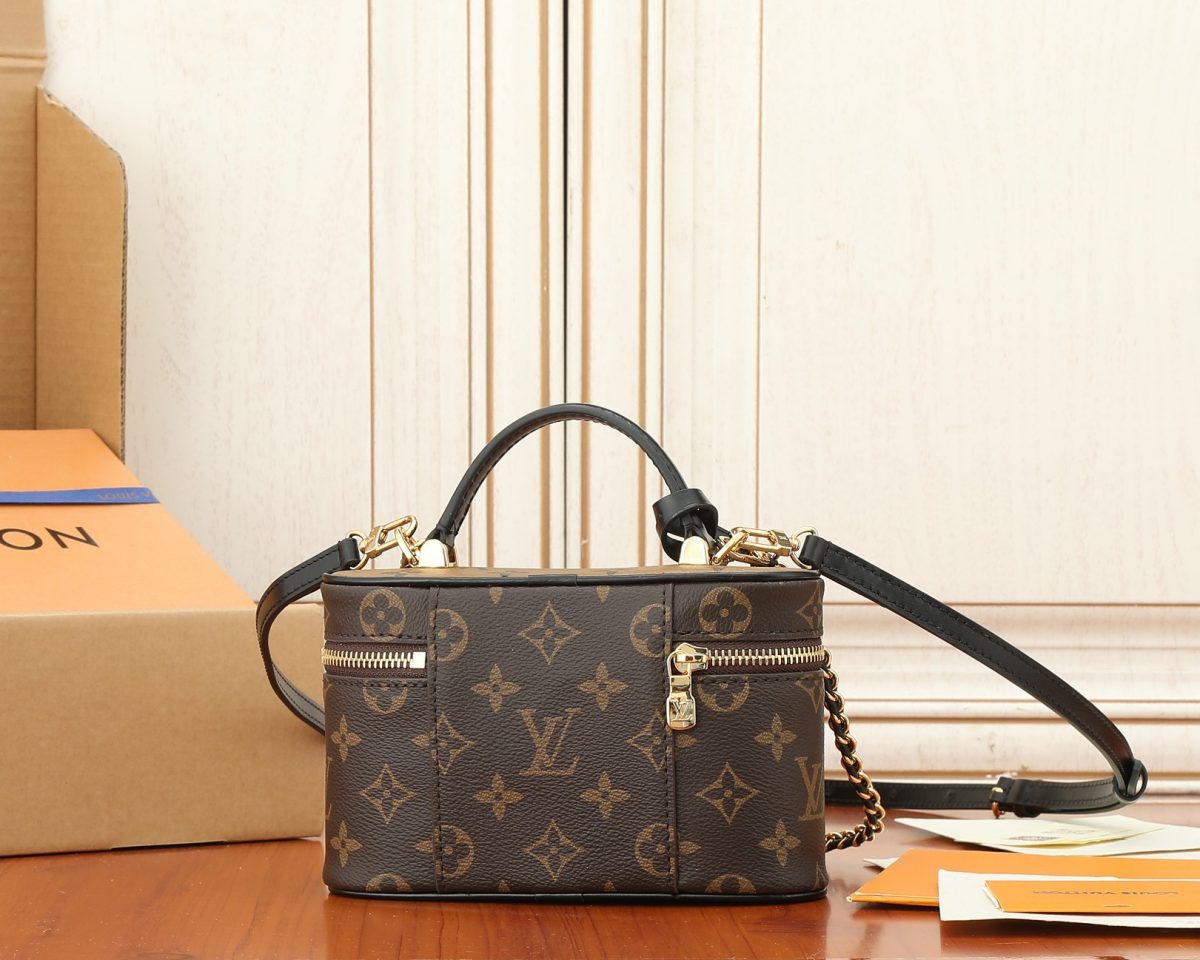 Louis Vuitton M47125 Vanity Chain Pouch Shoulder Bags Size 19*11*6cm - Image 4