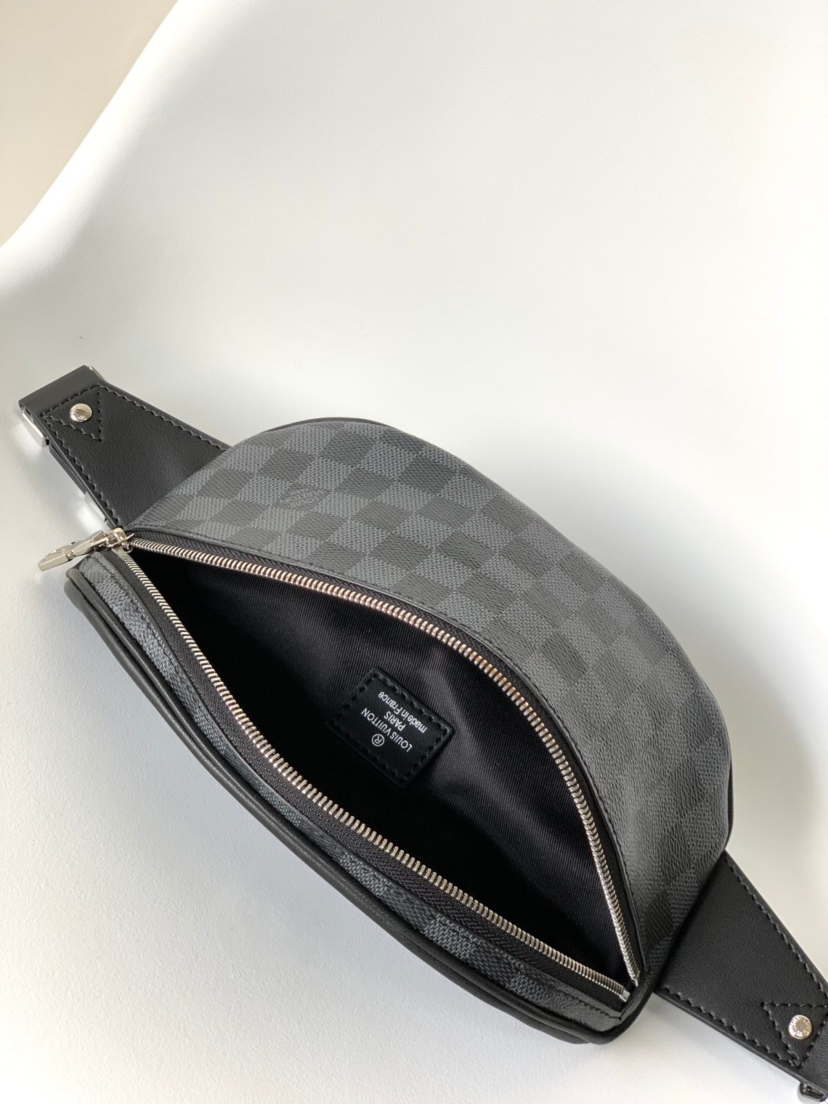 Louis Vuitton N40298 Discovery Graphite Men Bags Size 26*13*7cm - Image 8
