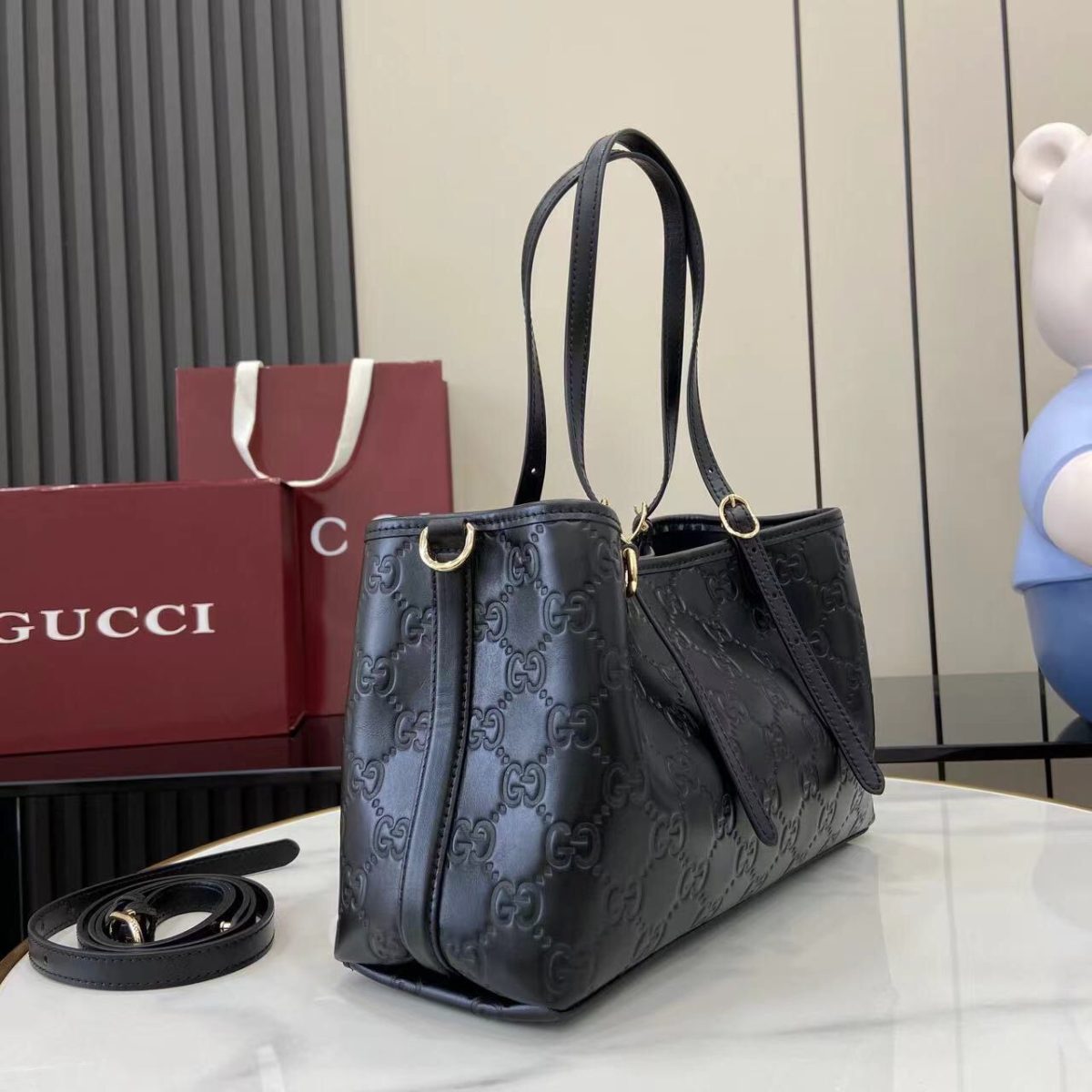 Gucci GG Emblem Women Shopping Bags Size 30*18*11cm - Image 2