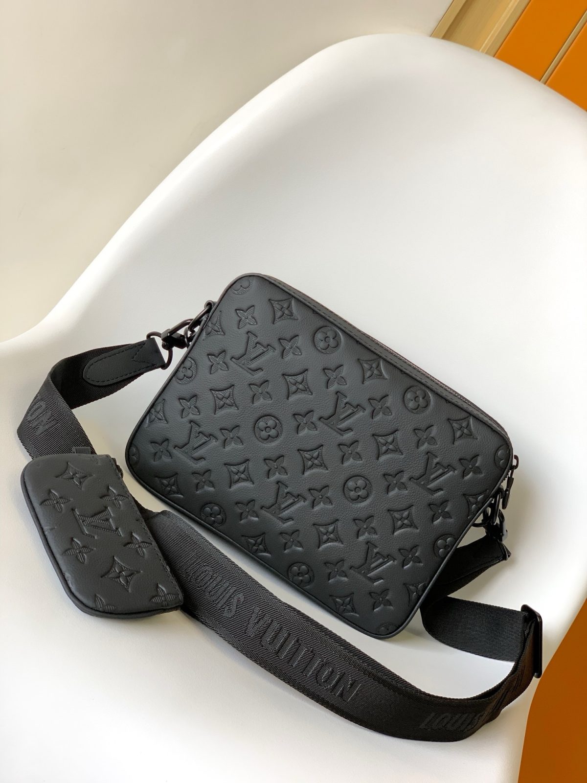 Louis Vuitton M46602 Men Shoulder Bags Size 25*18.5*7cm - Image 3
