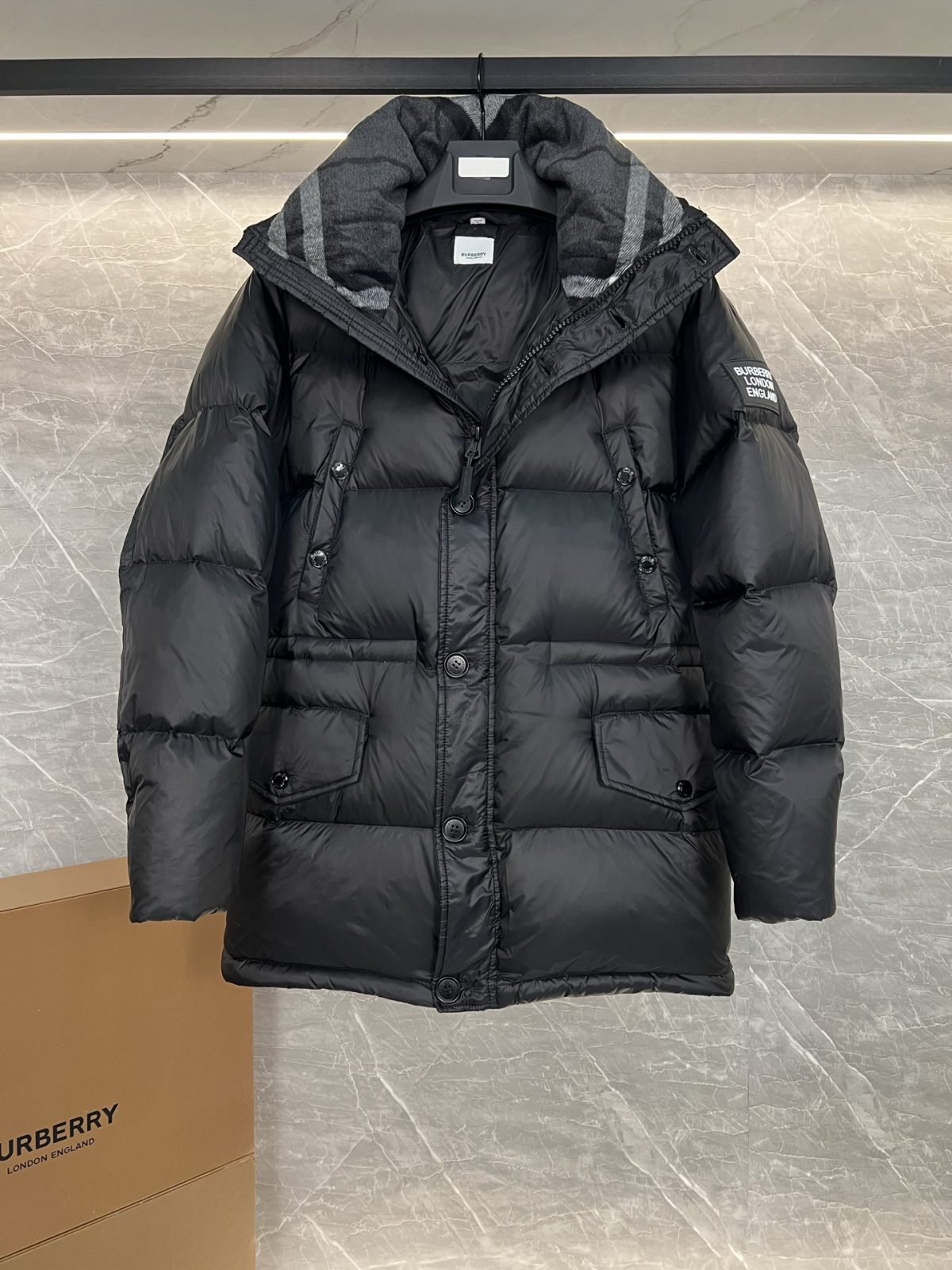 Burberry Winter Down Jacket Size M-XXL - Image 5