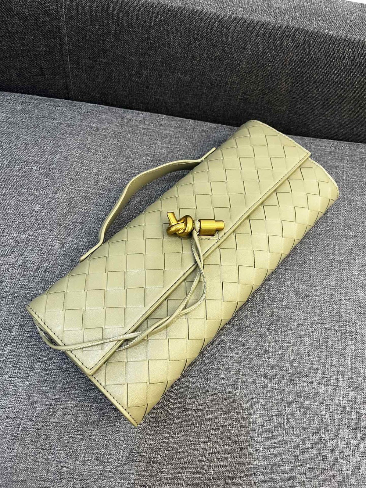 Bottega Veneta Andiamo Clutch 30*13*4cm - Image 7
