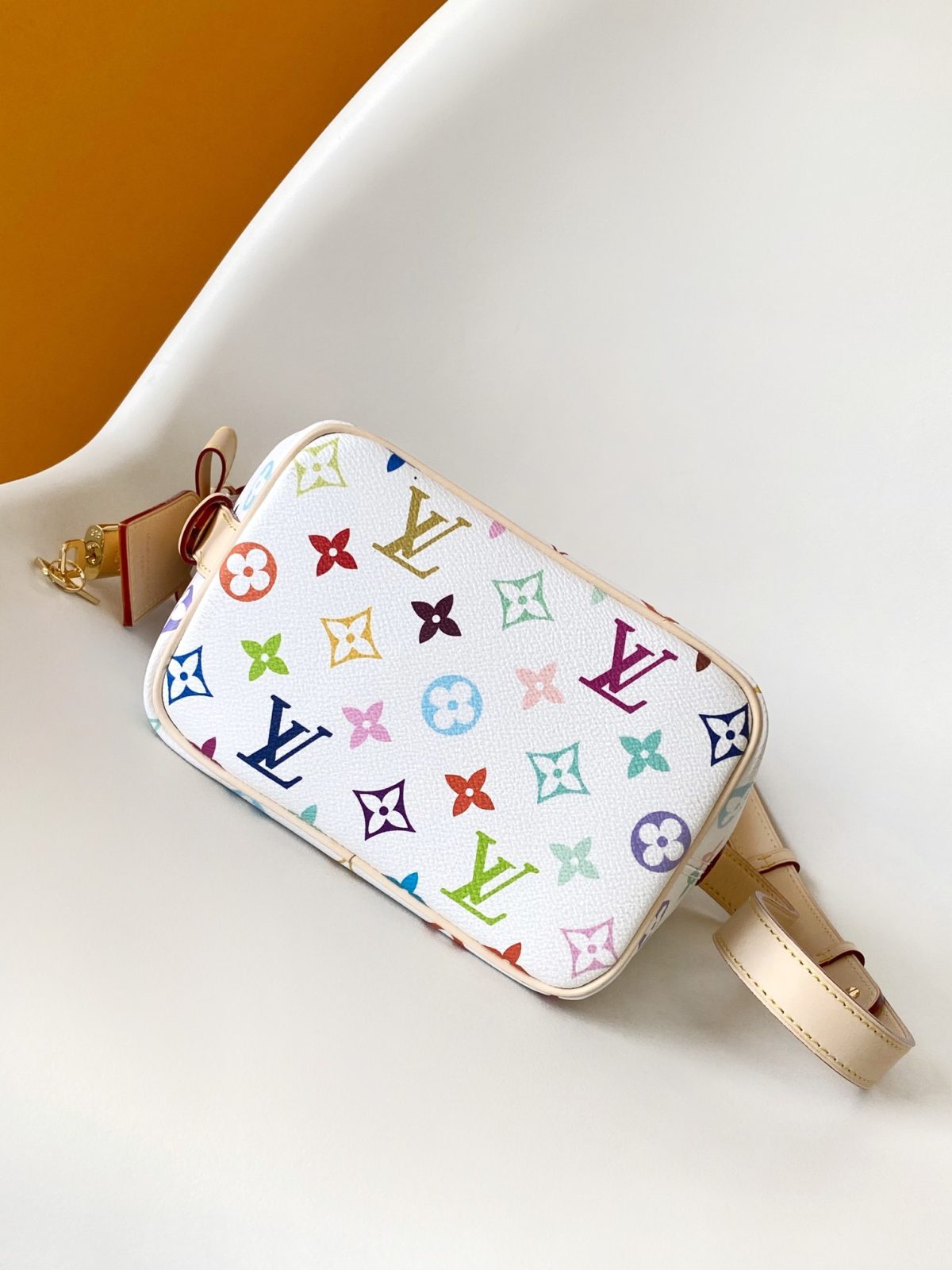 Louis Vuitton M13089 Women Shoulder Bags Size 16*18*12cm - Image 4