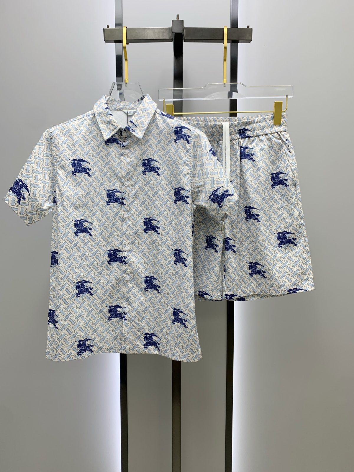 Burberry Sommeranzug Size M-XXL - Image 1