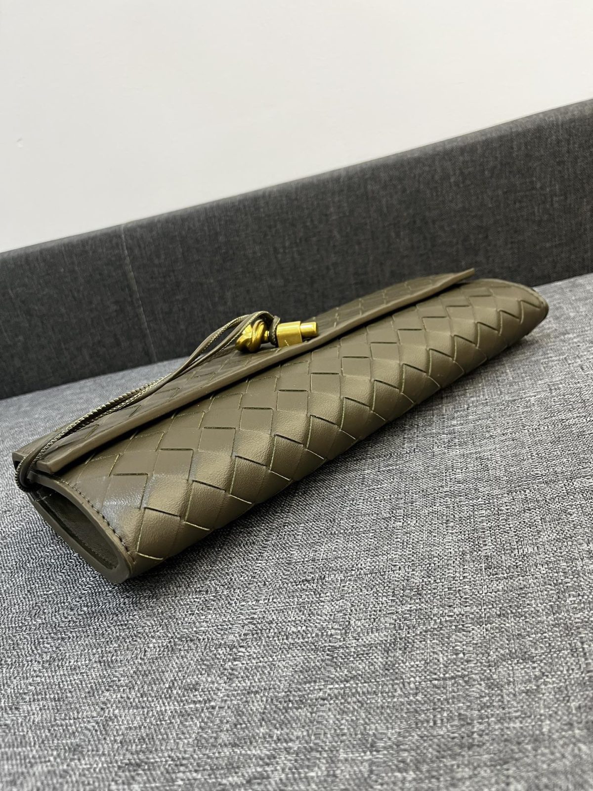 Bottega Veneta Andiamo Clutch 30*13*4cm - Image 5
