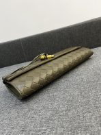 Bottega Veneta Andiamo Clutch 30*13*4cm - Image 5