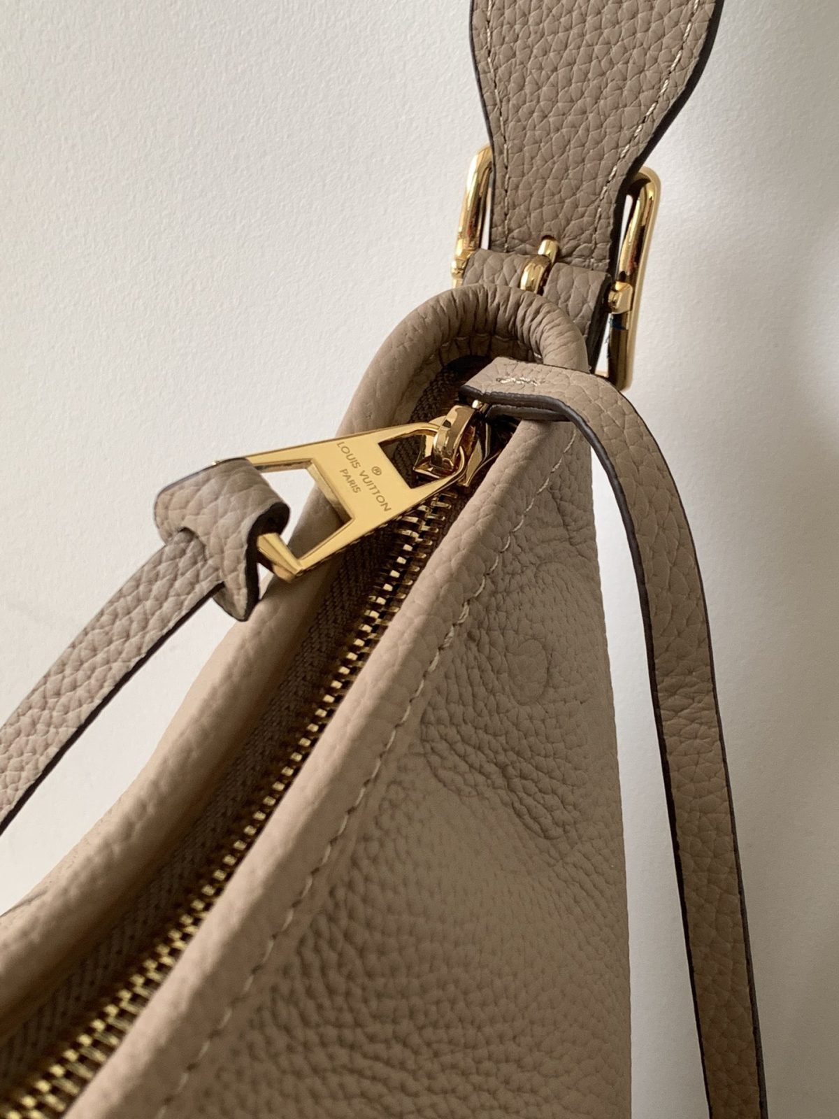 Louis Vuitton M46277 CarryAll Women Bags Size 29*24*12cm - Image 6