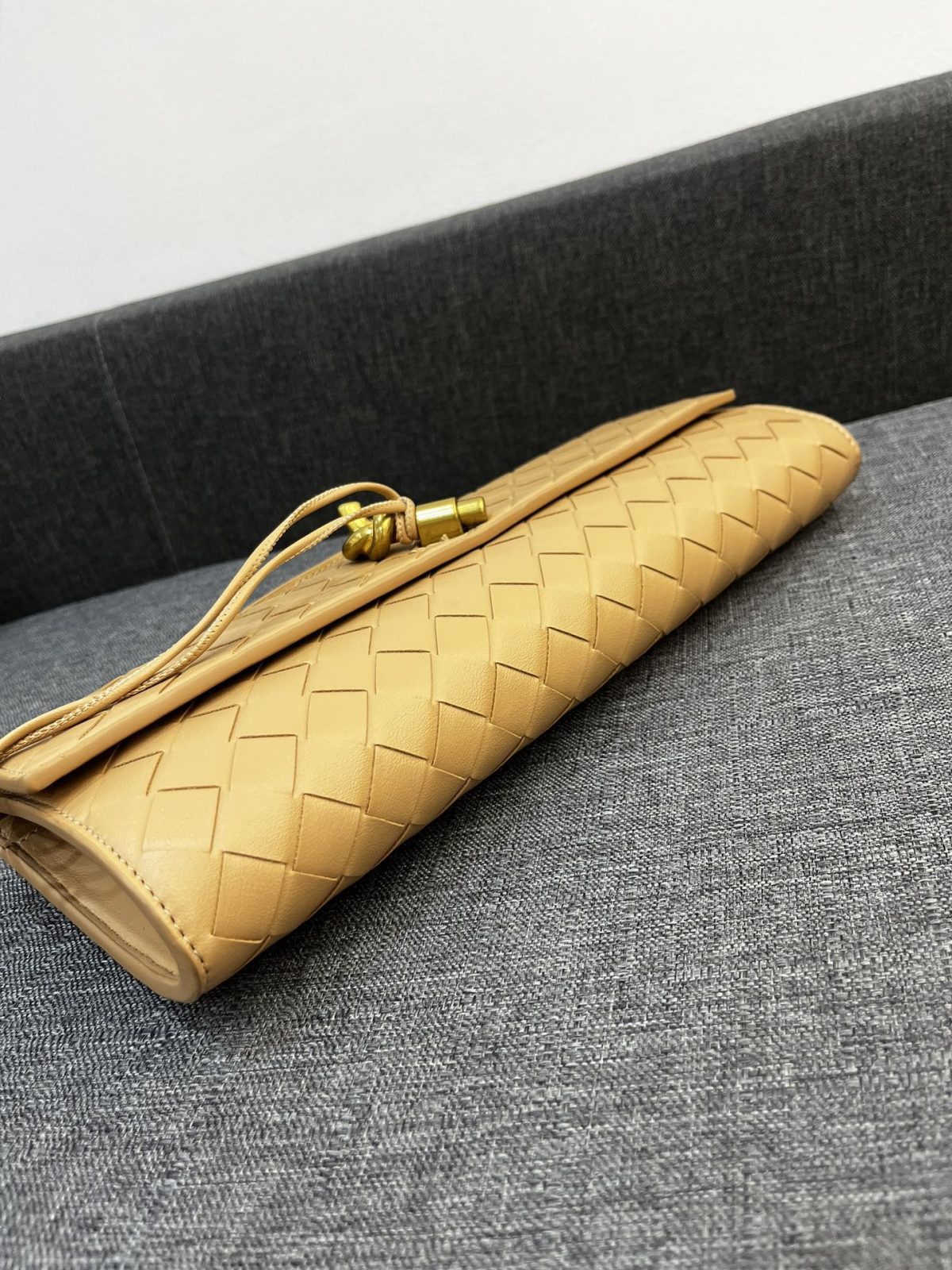Bottega Veneta Andiamo Clutch 30*13*4cm - Image 6