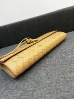 Bottega Veneta Andiamo Clutch 30*13*4cm - Image 6